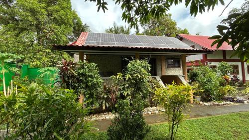 San Fernando House | Haus am Strand auf Sibuyan Island nahe Cresta de Gallo - Marevic's Guesthouse 1 ohne Klimaanlage