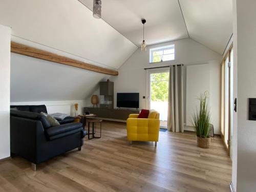 Frielendorf Apartment | Haus Mariechen 5-Sterne-DTV-Ferienwohnung mit sonnigem Frühstücksbalkon, stilvollen Spanndecken und Sauna zum Entspannen