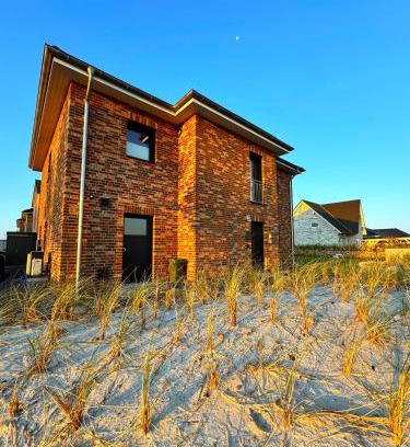 Busum Apartment | Haus Viking mit 2 Ferienwohnungen Bjorn 4 Pers und Floki 6 Pers mit Düne und Garten