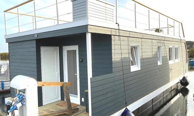 Schleswig House | Hausboot Bruntje mit Dachterrasse in Schleswig