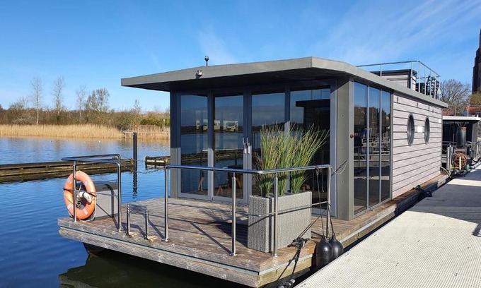 Schleswig Boat Rental | Hausboot Fjord Dory mit Biosauna in Schleswig
