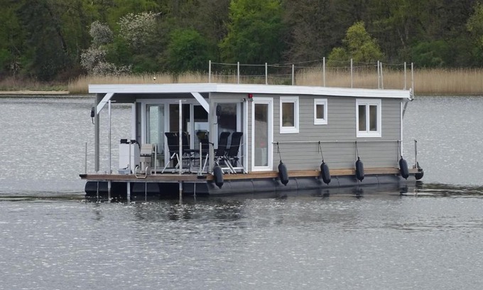 Luebeck Boat Rental | Hausboot Janne Lübeck Inclusive Kanu nach Verfügbarkeit SUP und WLAN 50 MBit s Flat