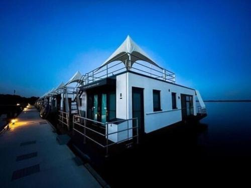 Laasow Boat Rental | Hausboot KonTiki - LP8