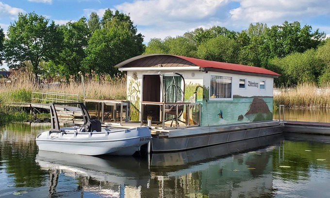 Havelsee House | Hausboot, schwimmendes Ferienhaus im Havelbogen, Haus auf dem Wasser