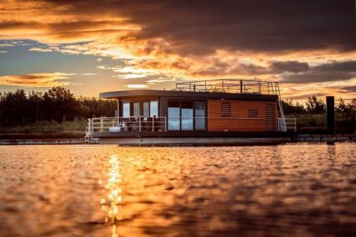 Klitten Boat Rental | Hausboot Skyline
