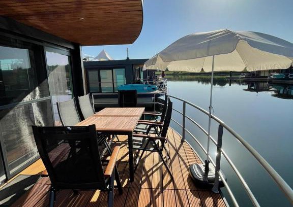 Klitten Apartment | Hausboot Vroni am Bärwaldersee