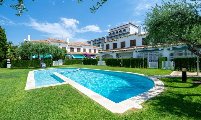 Sant Salvador House | Hauzify I Casa Abat Bassa
