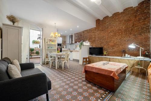 Calella House | Hauzify I Casa d'Anselm Clavé