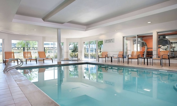 West Dundee Resort | Have a Tour! Indoor Pool, FREE Parking, Close to Raceway Woods Forest Preserve!