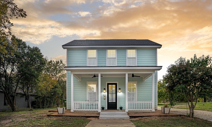 Waco House | Haven House, Luxury Design and 2 miles from Silos and Baylor