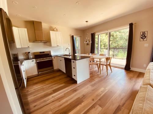 Port Renfrew Apartment | Haven On The Hill