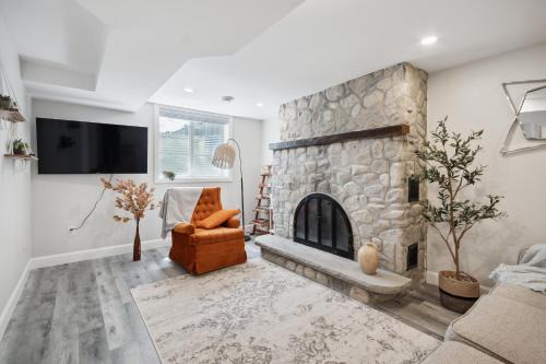 White Oaks Apartment | Haven Suite in London, On 2Br, 1Bath with free washer and dryer