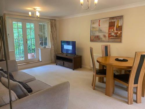 Basingstoke Apartment | Haven With Patio