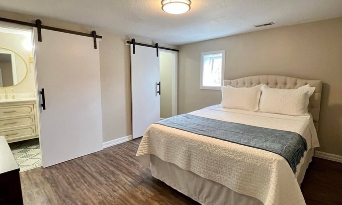 Alto Pass Apartment | Havisham House Suite 88 - 3 bedroom, 2 bath, wine trail, bourbon bar -Alto Pass