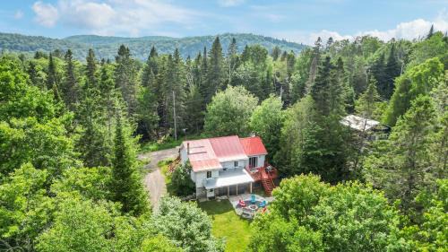 Lac-Swell Ski Chalet | Havre de détente avec foyer et spa