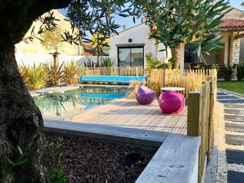 Dolus-d'Oleron Apartment | Havre de paix, studio de charme avec jardin, terrasse ensoleillée et piscine privée