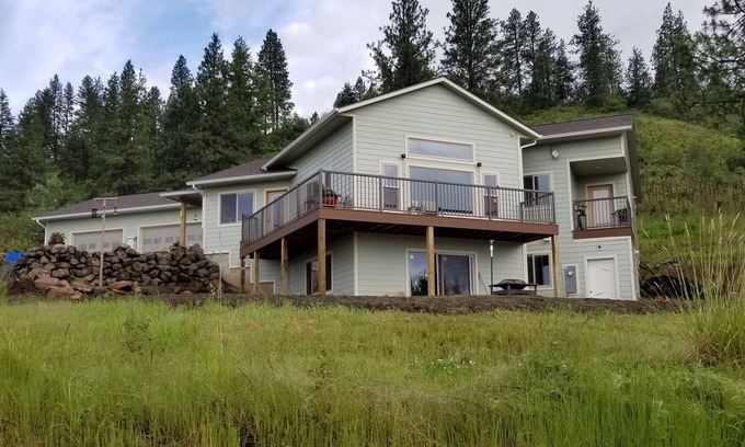 Moscow House | Hawk's NestnEntire 1650 Sqft lower level.