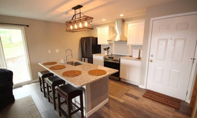 Osage Beach Condo | Hawks Nest Condo -Lake View -Beautifully Updated -King Bed -Minimal Steps!