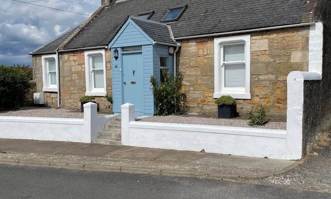 Pittenweem House | Hawthorn Cottage - cosy cottage in Pittenweem with a lovely large garden