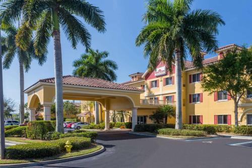 Naples Hotel | Hawthorn Extended Stay by Wyndham Naples