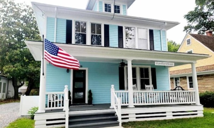 Colonial Beach House | Hawthorn House Remodeled 3BR Walk to Town!