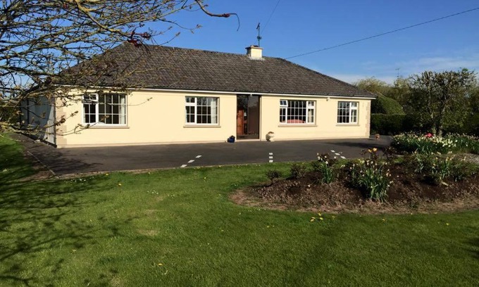 Moycarky Bed & Breakfast | Hawthorn View Bed and Breakfast