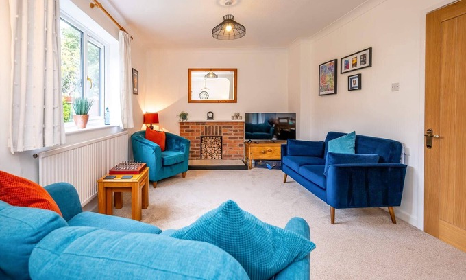 Bradley Stoke House | Hawthorn View: Bristol Large House StayStaycations