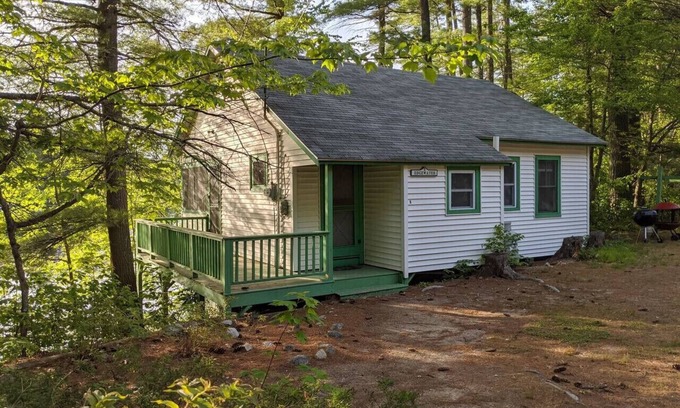 Raymond Cottage | Hawthorne Cottages Edgewater