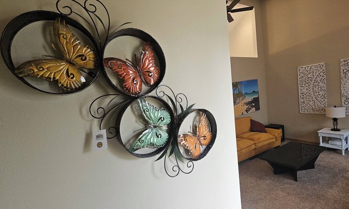 West Des Moines Bed & Breakfast | Hawthorne Hideaway is a Charming 3-bedrm bed & breakfast in West DSM with WiFi