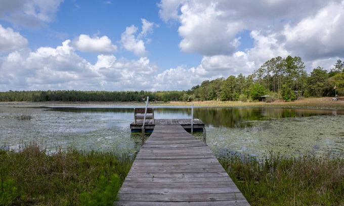 Edgar House | Hawthorne Retreat w/Waterfront Fire Pit!