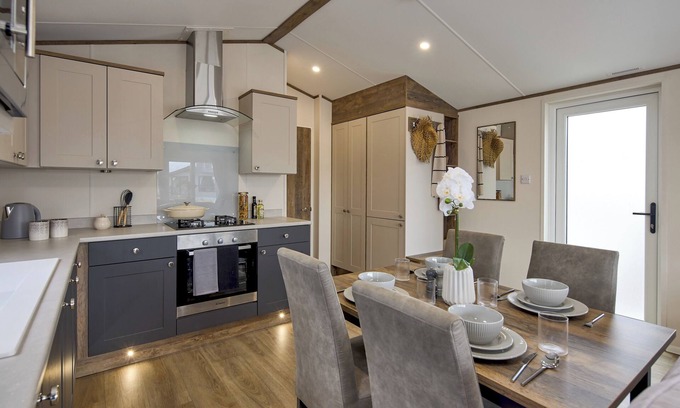 Hayling Island House | Hayling Island 2 Bed Hot Tub Caravan Pet SM18