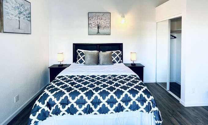 Hayward House | Hayward Entire2br comfortable Home/Free Parking