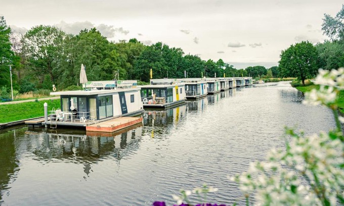 Bad Bederkesa Boat Rental | HB 7 - Hausboot Bad Bederkesa