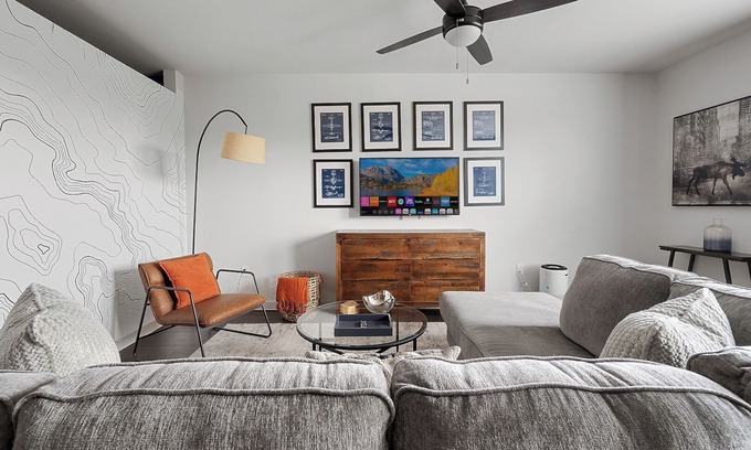 Dallas Apartment | Heal & Fly: Comfy Dallas 1BR | Pool & Gym UTSW