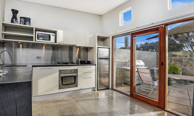 Port Fairy Villa | Hearns Beachside Villa 1