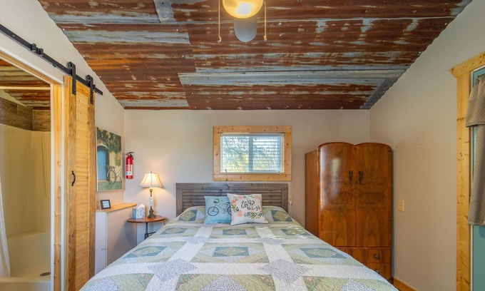 Glen Rose House | Hearsay Hideaway in Historic Glen Rose, Texas