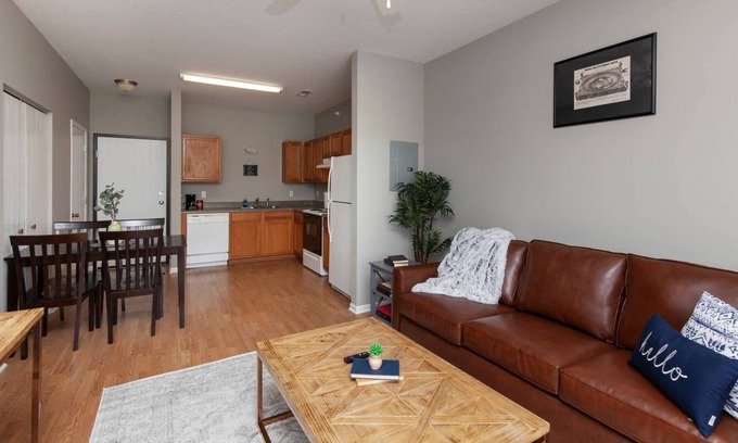 Ames Apartment | Heart of Ames Flat w/ Fully-Equipped Kitchen
