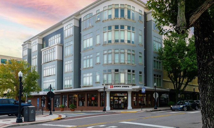 Downtown Apartment | Heart of Downtown Lakeland - Urban Luxury Loft. Studio + Memory Foam Sofa Bed