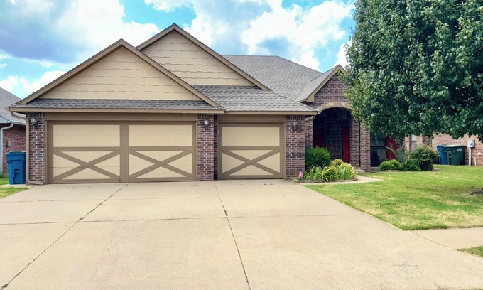 Edmond House | Heart of Edmond Retreat - 3bed 2bath