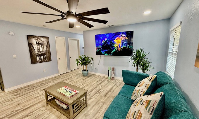 Gainesville House | Heart of GNV with King beds, High speed Internet and 75 inches small TV
