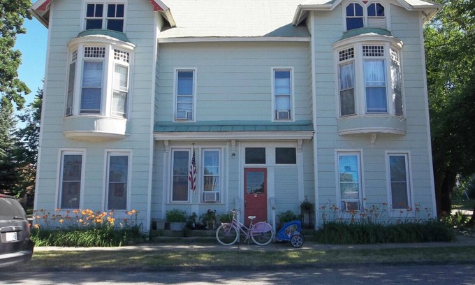 Hillsdale Apartment | Heart of Hillsdale Downtown Office/Kitchen/Two Beds/Close to Everything