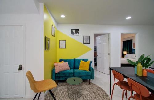 Greater East End Apartment | Heart of Houston - 2-BD 1-BA with Firepit