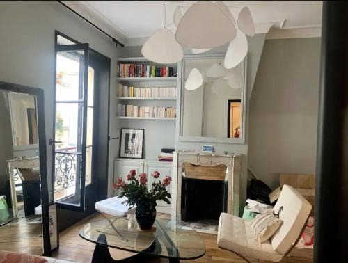 Saint-Merri Apartment | Heart of marais calm and charming NEW