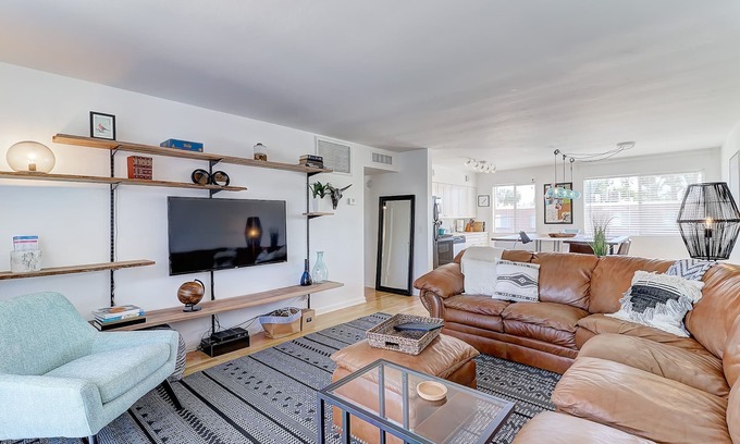 South Scottsdale Condo | Heart of Old Town- Mid Century 2 Bed