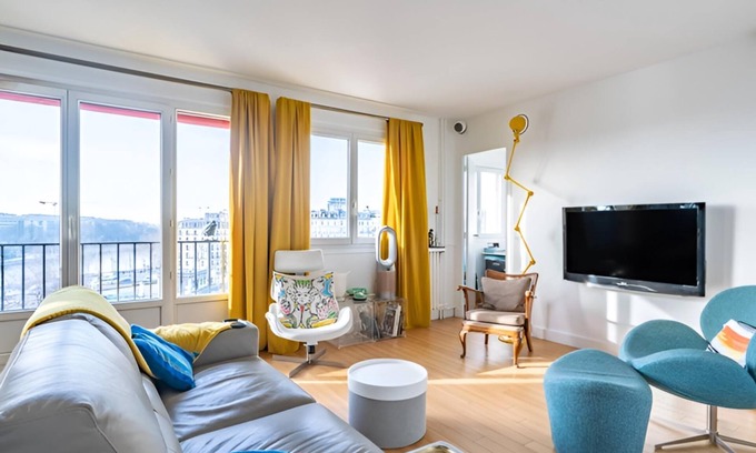 Quinze-Vingts Apartment | Heart of Paris and magical view of the Seine river