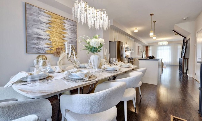 Lakeview House | Heart of Port Credit | Lakefront,Dining & Shopping