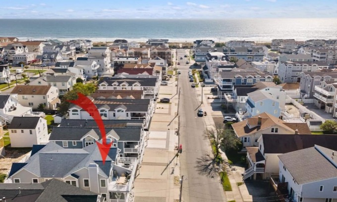 Sea Isle City House | Heart of SIC - Oceans views - 2min to the beach - 46th St - Pet Friendly