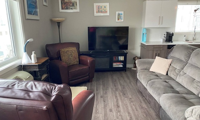 Vernon Apartment | Heart of Vernon. One Bedroom Apartment, double bed. Pet Friendly
