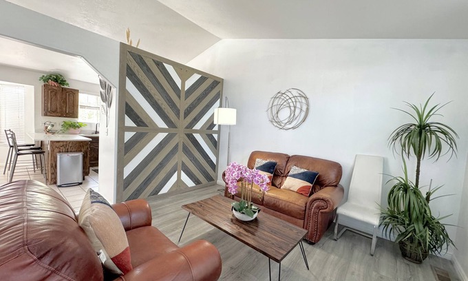 West Valley City House | Heart of WVC, Family Friendly, 2 King beds, 3 Queen Beds, 2 sofa sleepers.