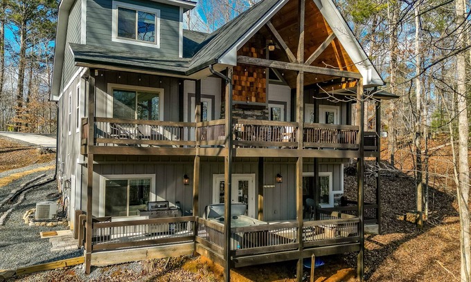Eagle Mountain Cabin | Hearthside Hideaway- New Build, Hot Tub/Minimum Age Requirement of 25 yrs or ol